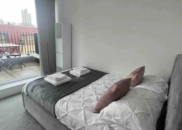 Private Room In London With Balcony